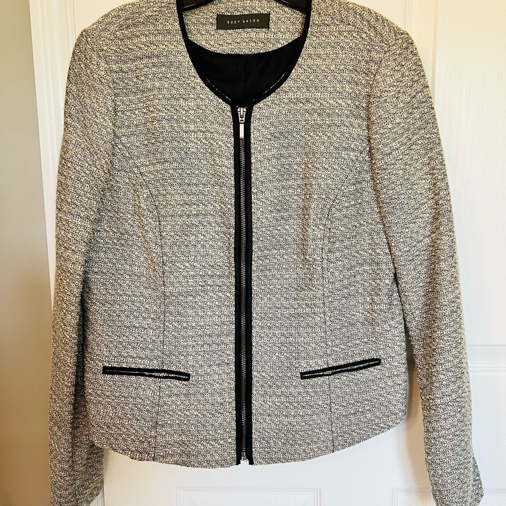 Suzy Shier Women's Gray Blazer